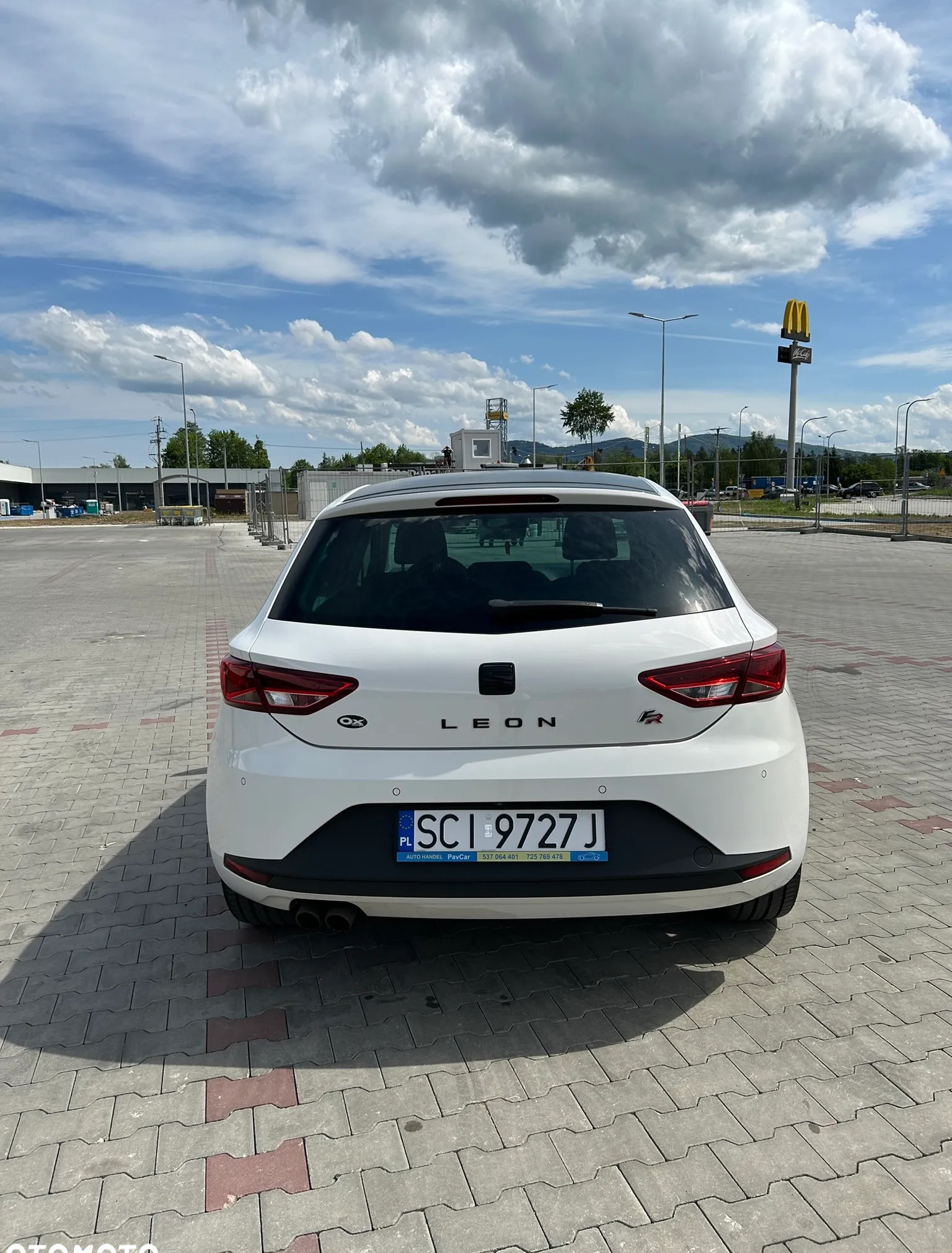 Seat Leon cena 52500 przebieg: 148000, rok produkcji 2016 z Ustroń małe 92